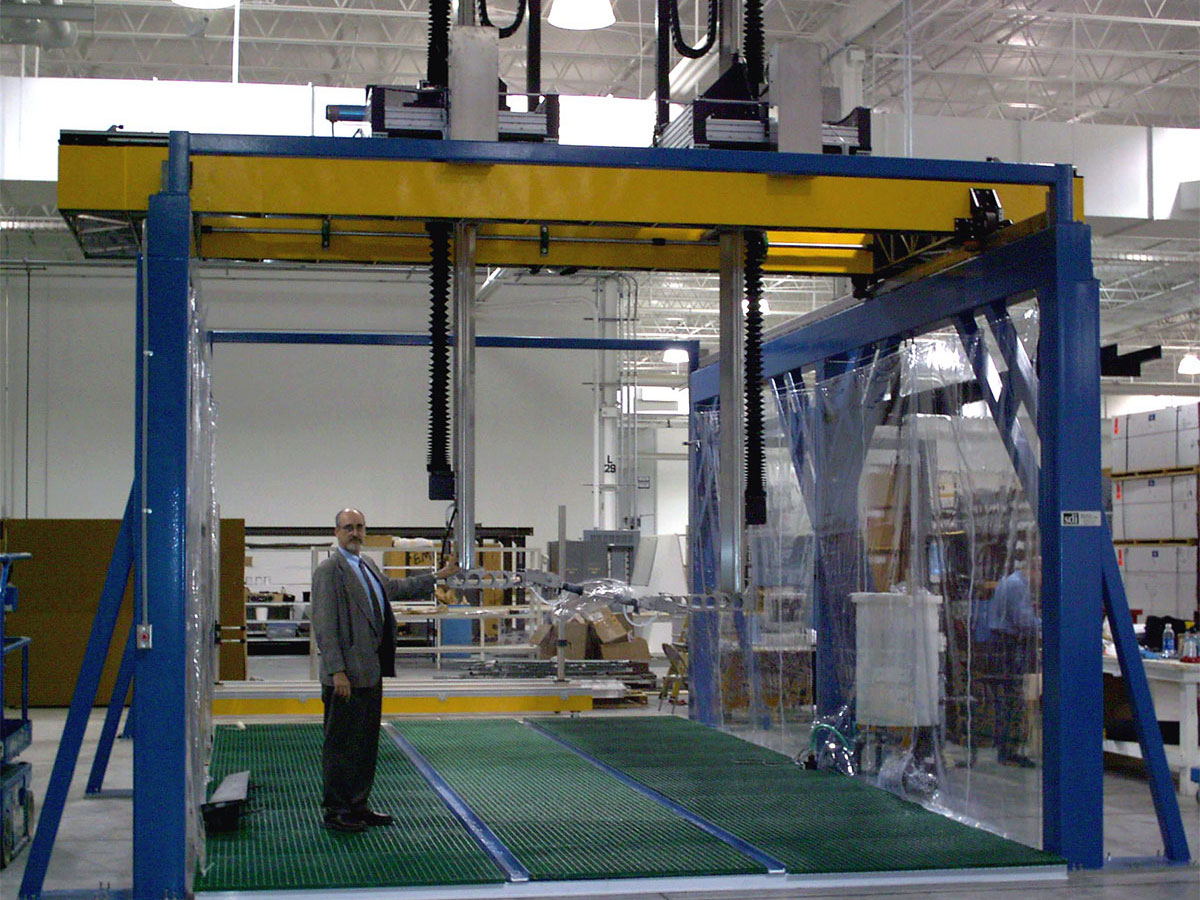 SDI-5410 seven-axis gantry ultrasonic inspection system with operator for scale