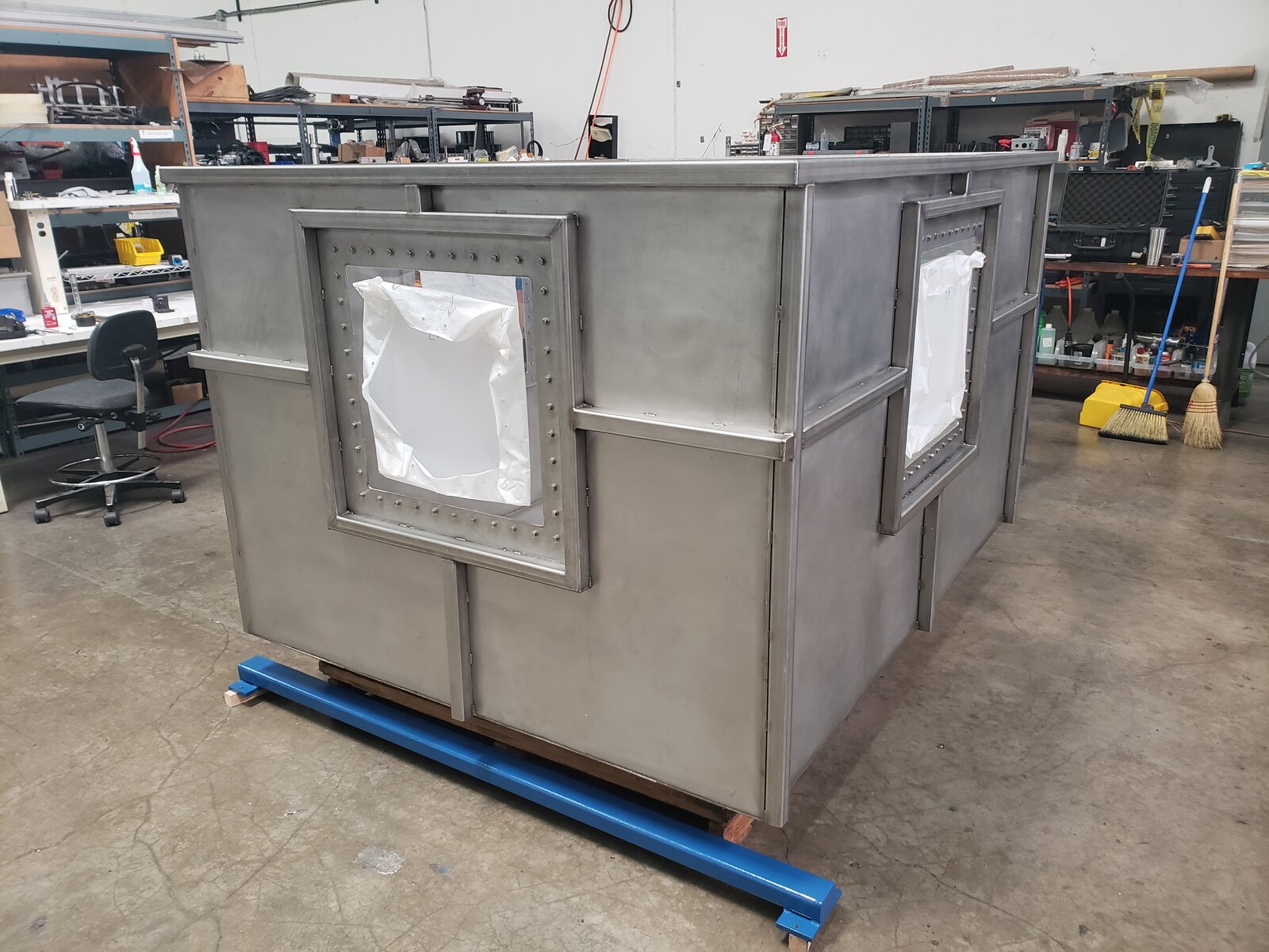 SDI radiation-shielded enclosure for X-ray inspection